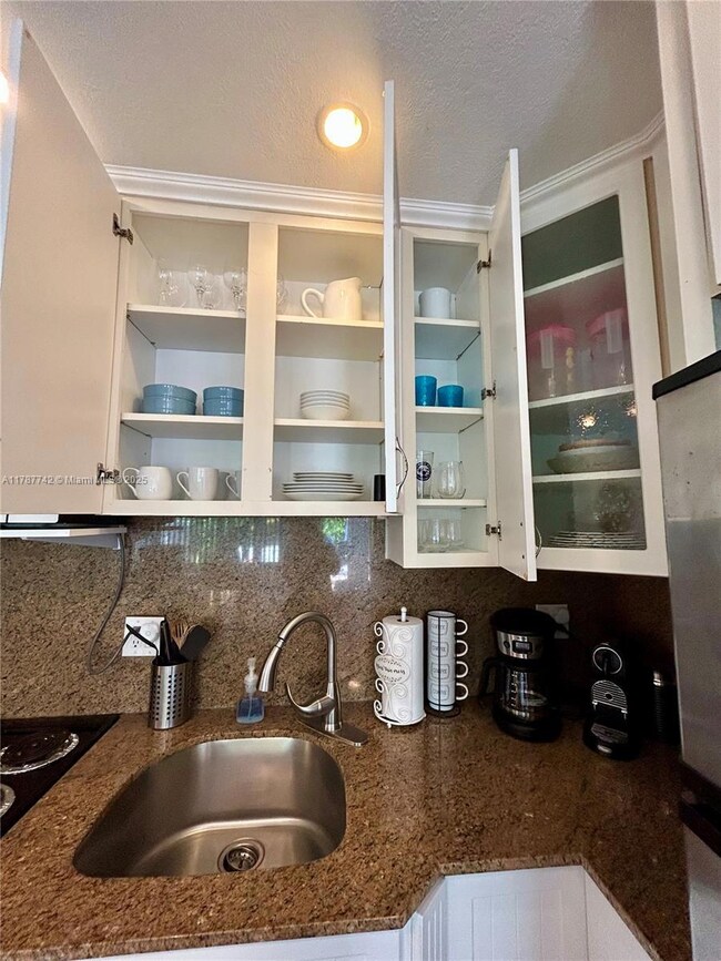 316 Walnut St unit 1, Hollywood, FL 33019 - photo 7