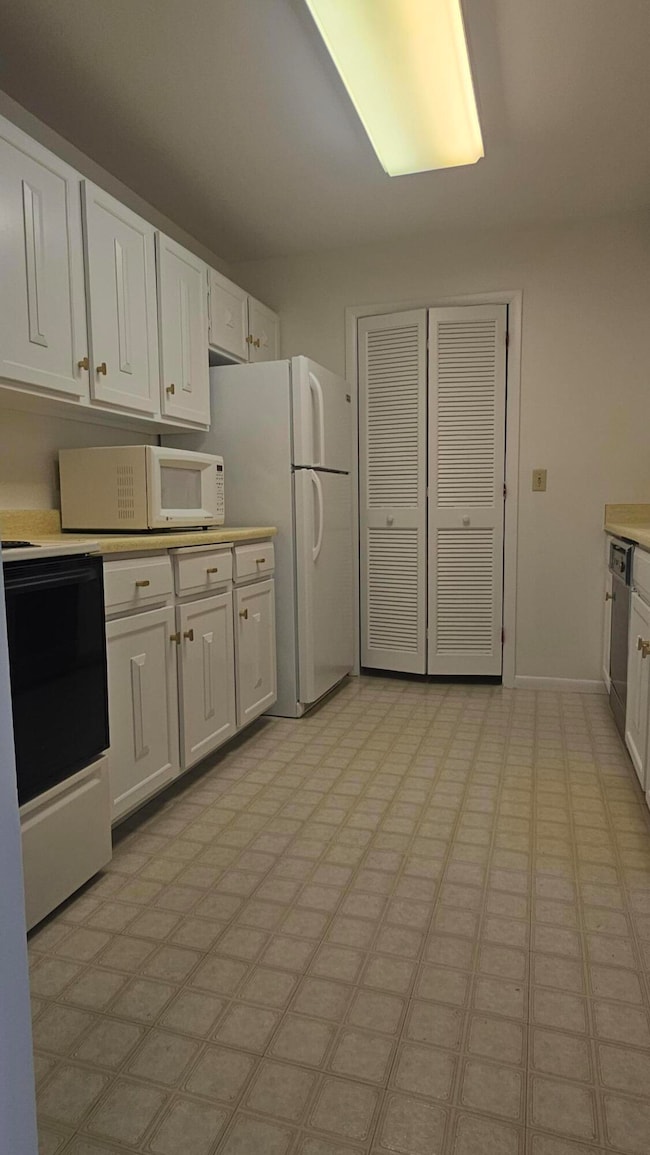 151 N University Dr unit 215, West Bend, WI 53095 - photo 5