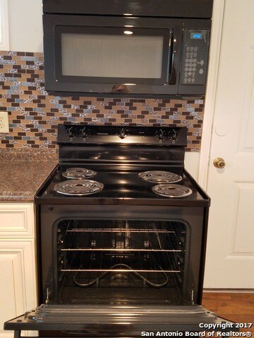 11121 Mesquite Flat unit ABOVE GARAGE, Helotes, TX 78023 - photo 7