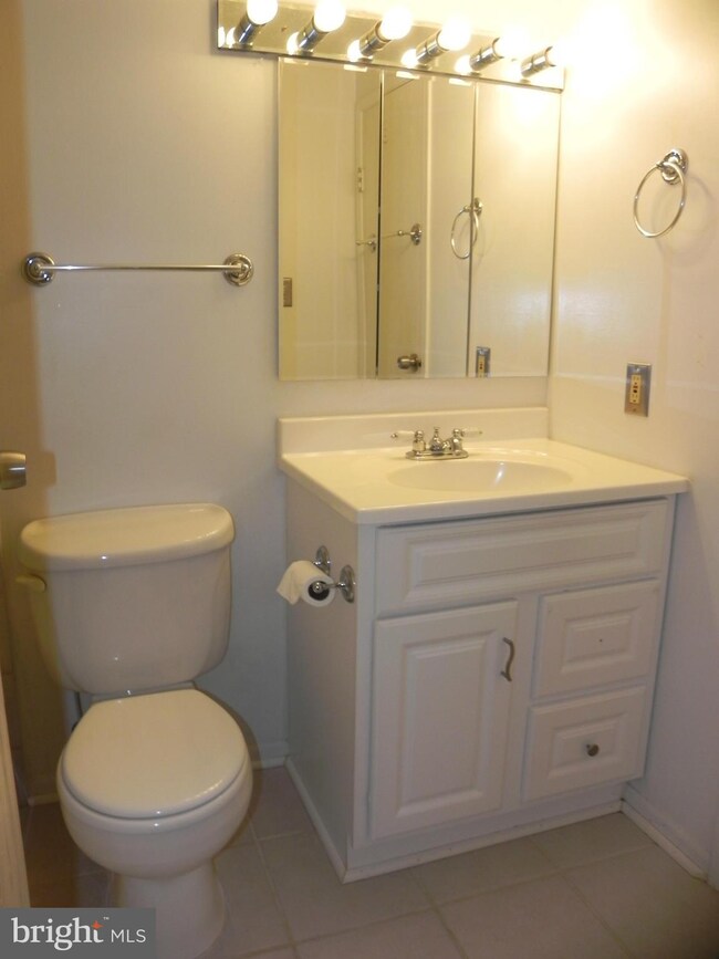 14101 Aldora Cir, Burtonsville, MD 20866 - photo 4