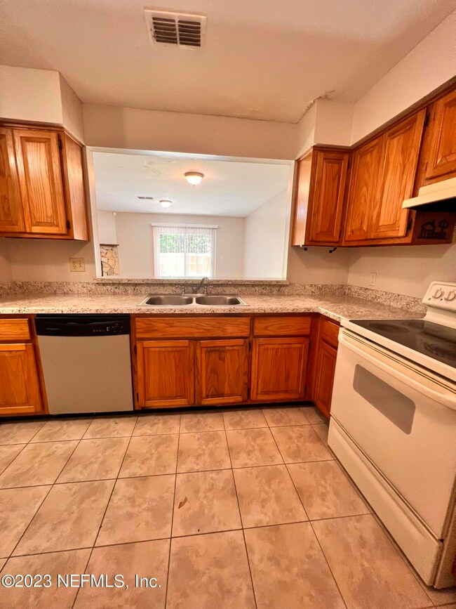 4482 Melissa Ct W, Jacksonville, FL 32210 - photo 6