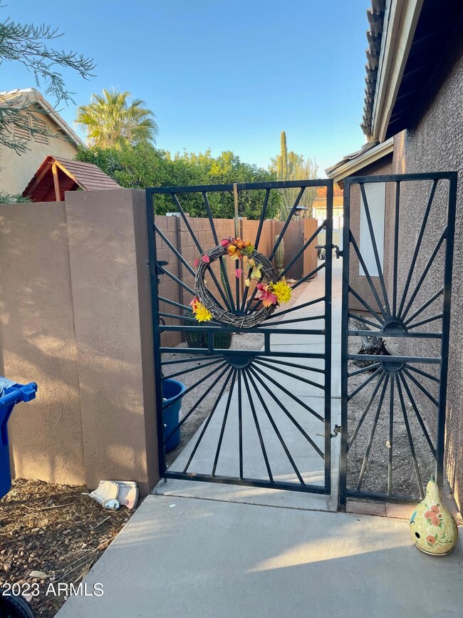 Quartz single side gate