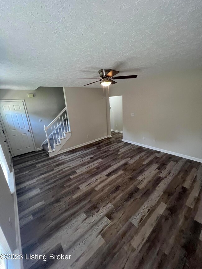 6611 Burlwood Dr, Louisville, KY 40229 - photo 4