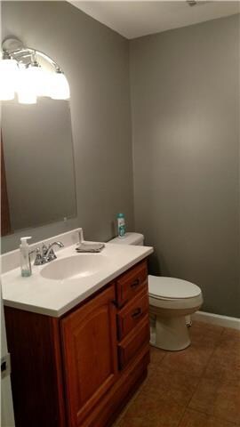 Full bath in the hall