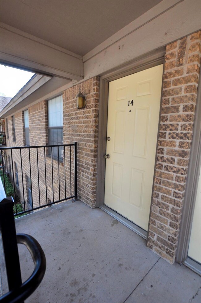 511 W Oak St unit 14, Weatherford, TX 76086 - photo 2