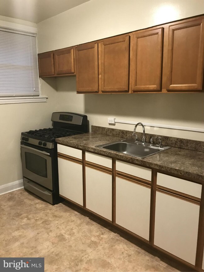 3908 Cranston Ave, Baltimore, MD 21229 - photo 2