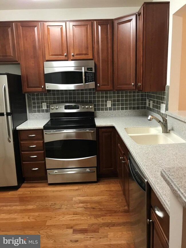 8609 Wintergreen Ct unit 401, Odenton, MD 21113 - photo 4