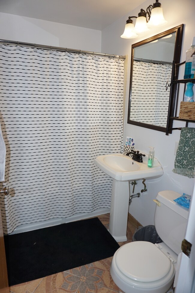 339 N Mcaree Rd, Waukegan, IL 60085 - photo 7