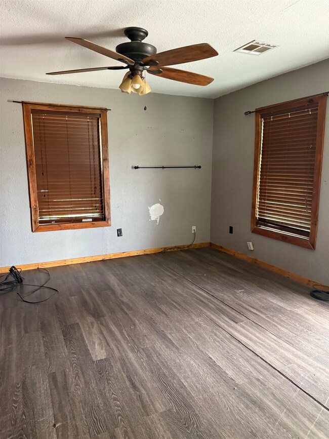 415 W Broadway St, Okeene, OK 73763 - photo 5