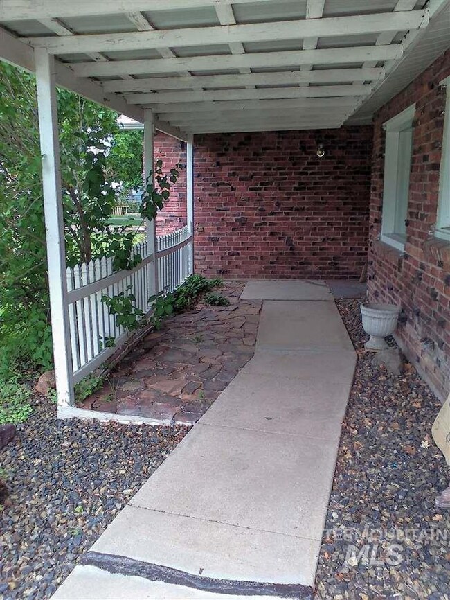 516 Banner St, Nampa, ID 83686 - photo 2