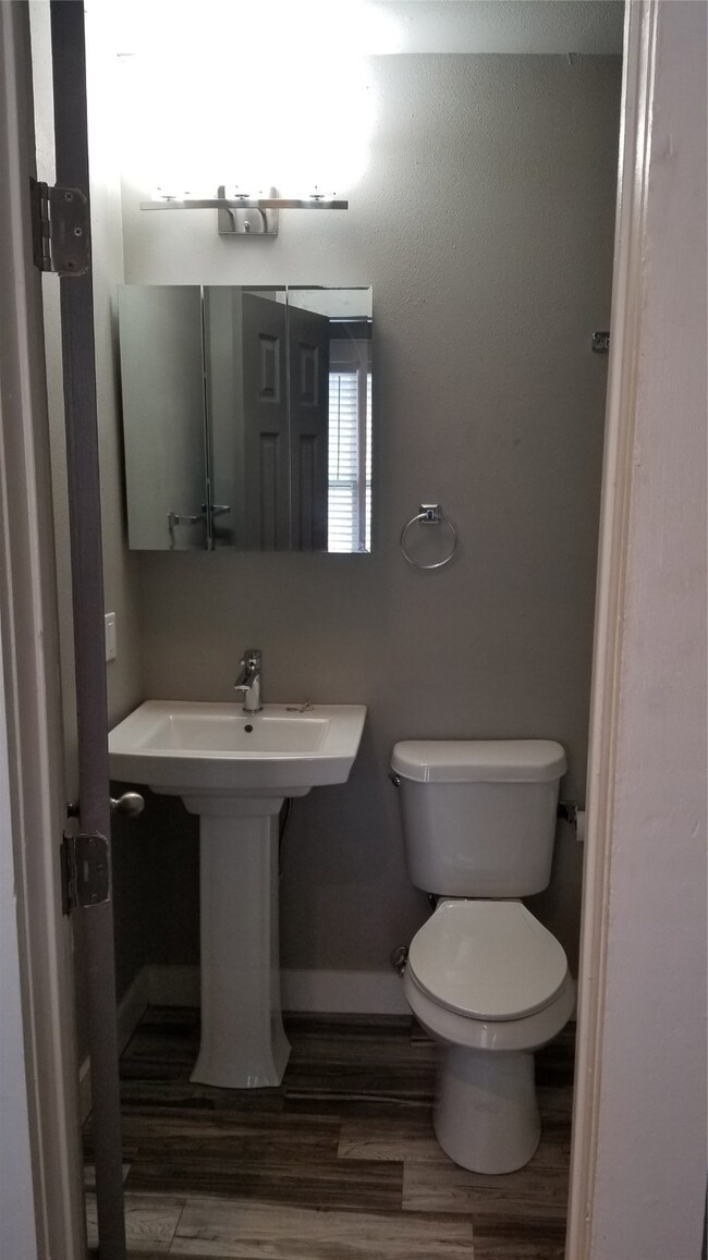 605 Enid St, Houston, TX 77009 - photo 3