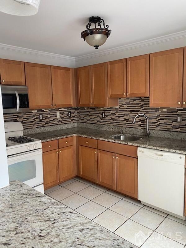 420 Great Beds Ct unit 420, Perth Amboy, NJ 08861 - photo 3