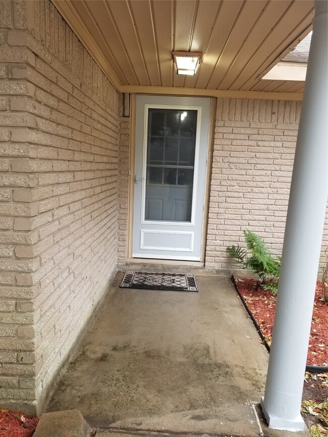 1504 Alta Vista Dr, Alvin, TX 77511 - photo 3