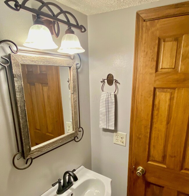 603 Dlyn St unit 3, Columbus, OH 43228 - photo 5