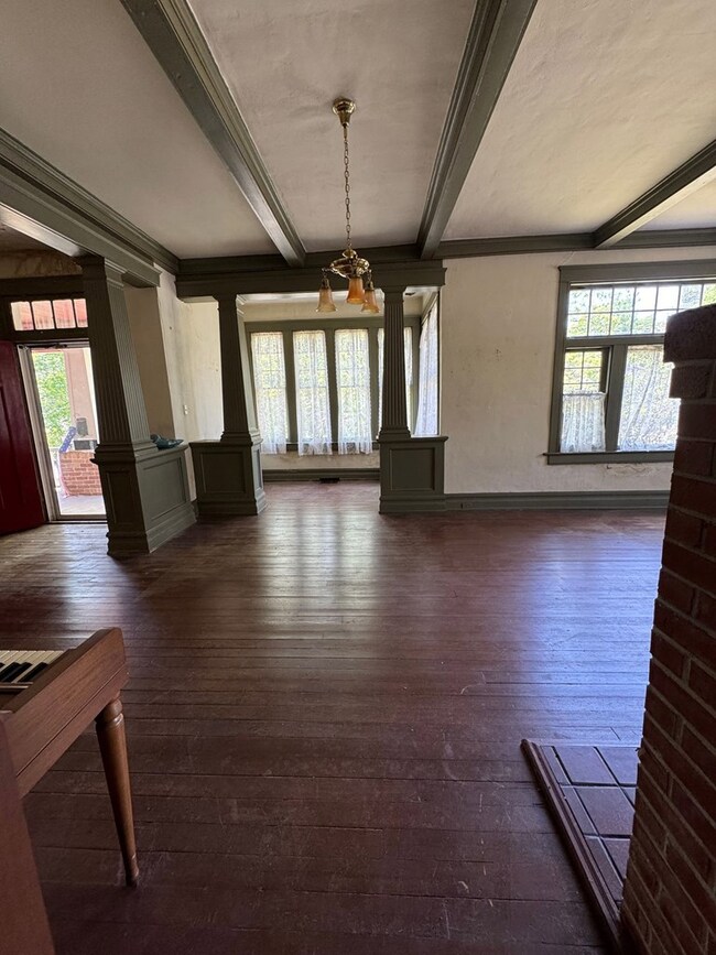 402 S Main St, Lawrenceville, VA 23868 - photo 6