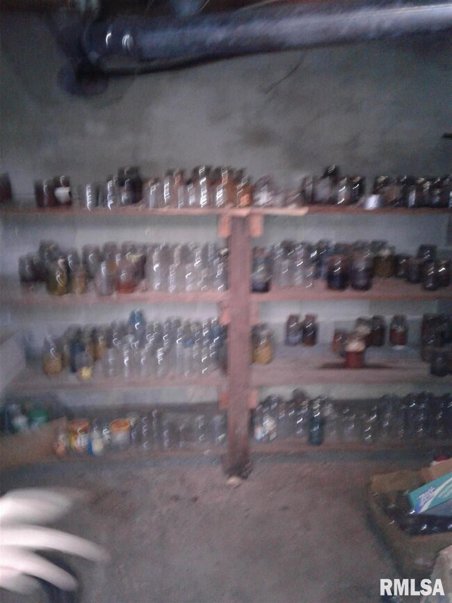 150 N Main St, Virginia, IL 62691 - photo 4