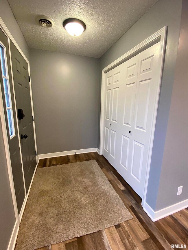 210 N State St, Christopher, IL 62822 - photo 6