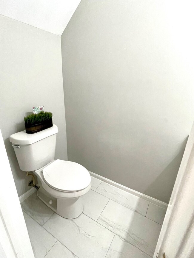 8822 Wind Side Dr, Houston, TX 77040 - photo 5