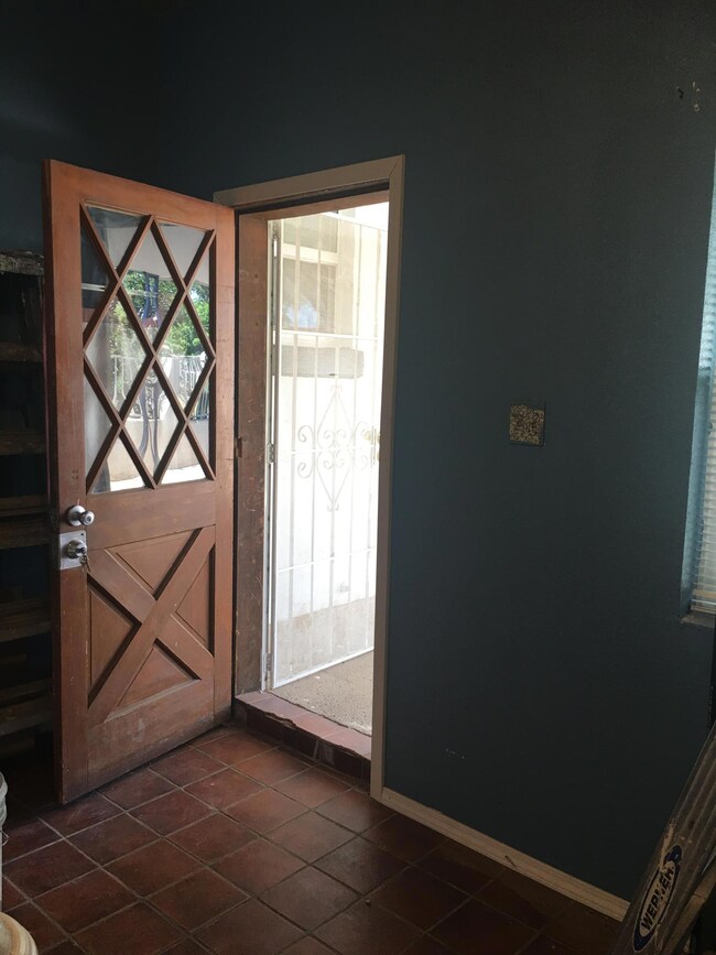 8321 Vance Place unit B, El Paso, TX 79907 - photo 3