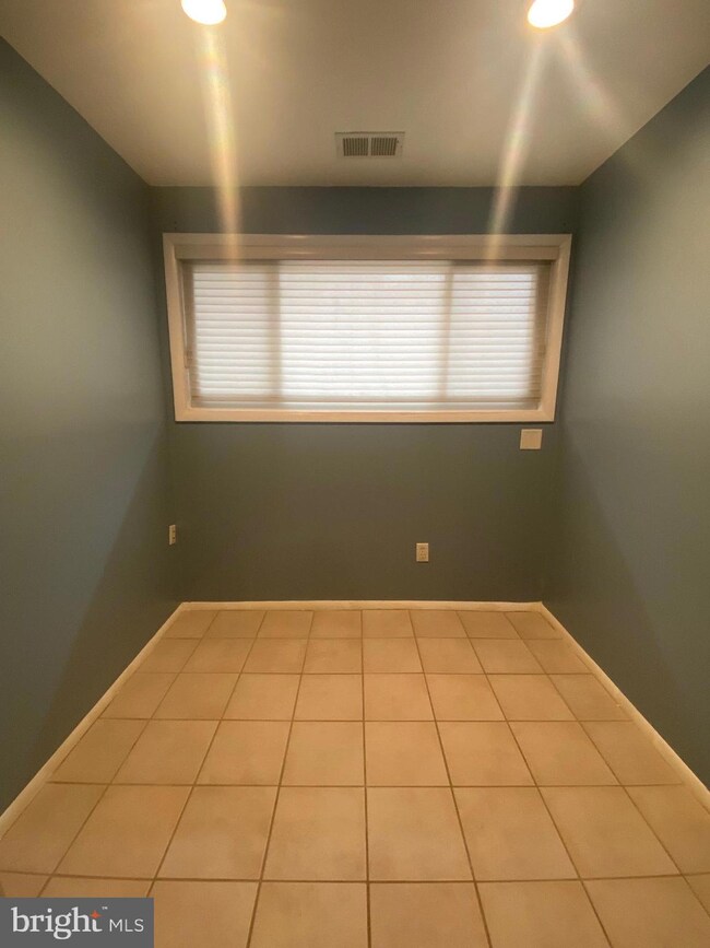 521 Epsom Rd unit T, Towson, MD 21286 - photo 3