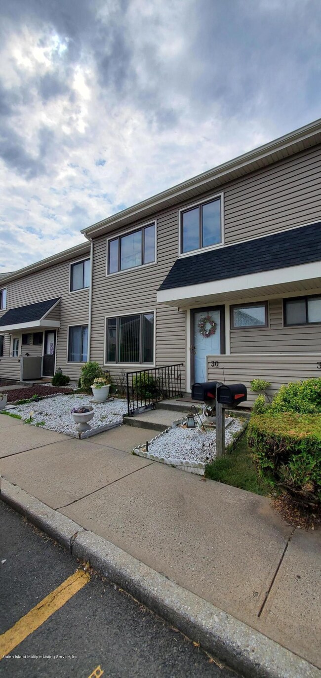 30 Larch Ct unit 116, Staten Island, NY 10309 - photo 4
