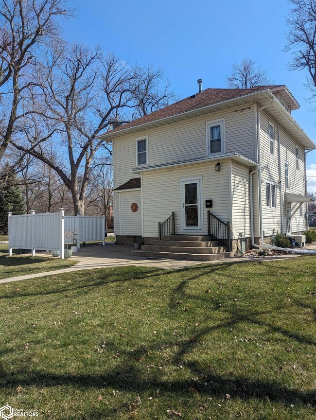 301 5th Ave N, Humboldt, IA 50548 - photo 4