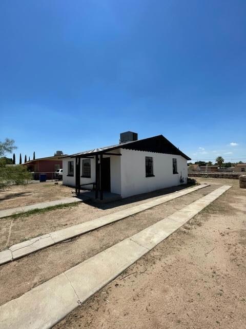 7570 Hacienda Ave, El Paso, TX 79915 - photo 2