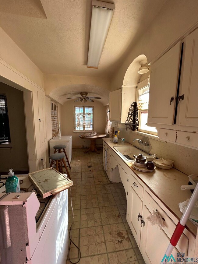 703 N Halagueno St, Carlsbad, NM 88220 - photo 2