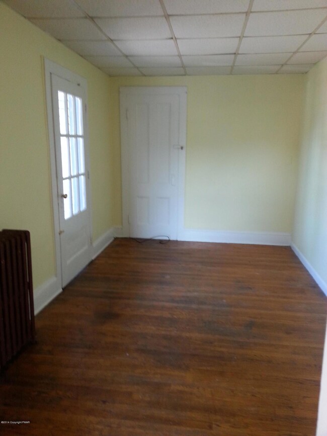 717 Monroe St unit 4, Stroudsburg, PA 18360 - photo 2