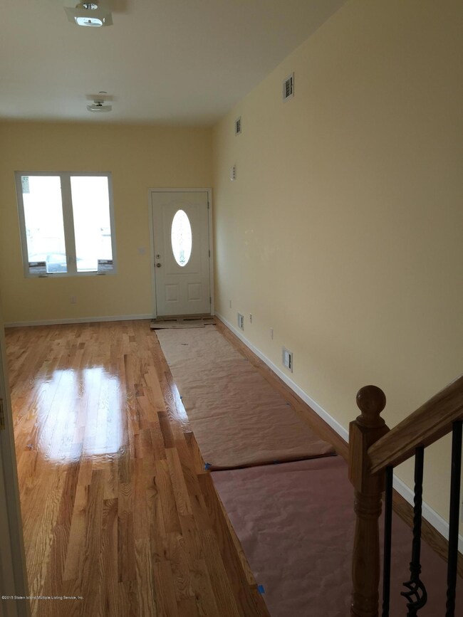 4.Living Room.JPG