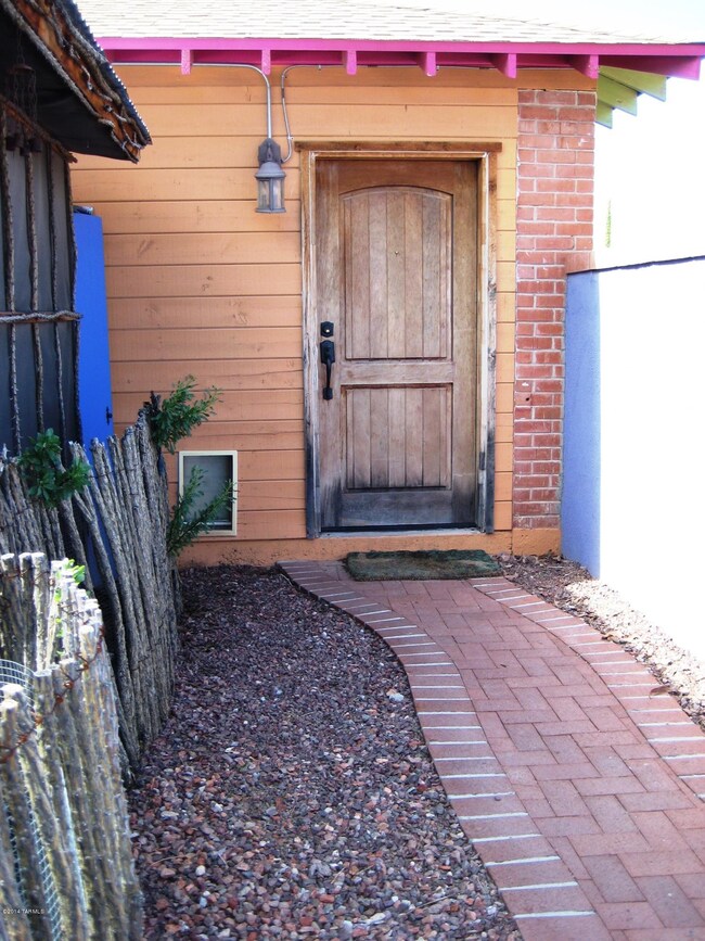 2215 E La Mirada St unit B, Tucson, AZ 85719 - photo 2