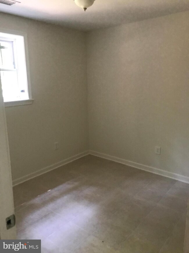 6407 Valley Park Rd, Capitol Heights, MD 20743 - photo 3