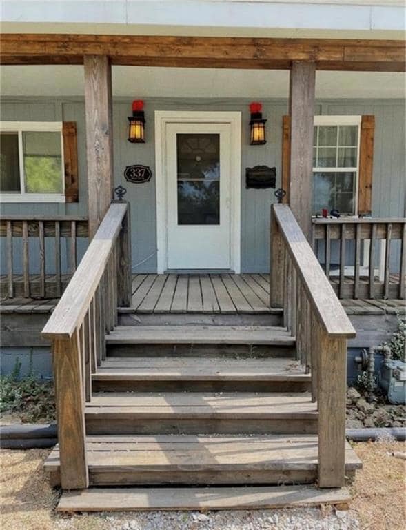 337 W 1st St, Cherryvale, KS 67335 - photo 2