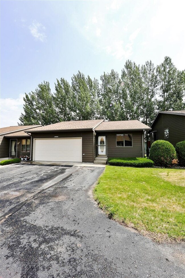 514 28th Ave SW, Minot, ND 58701 - photo 2