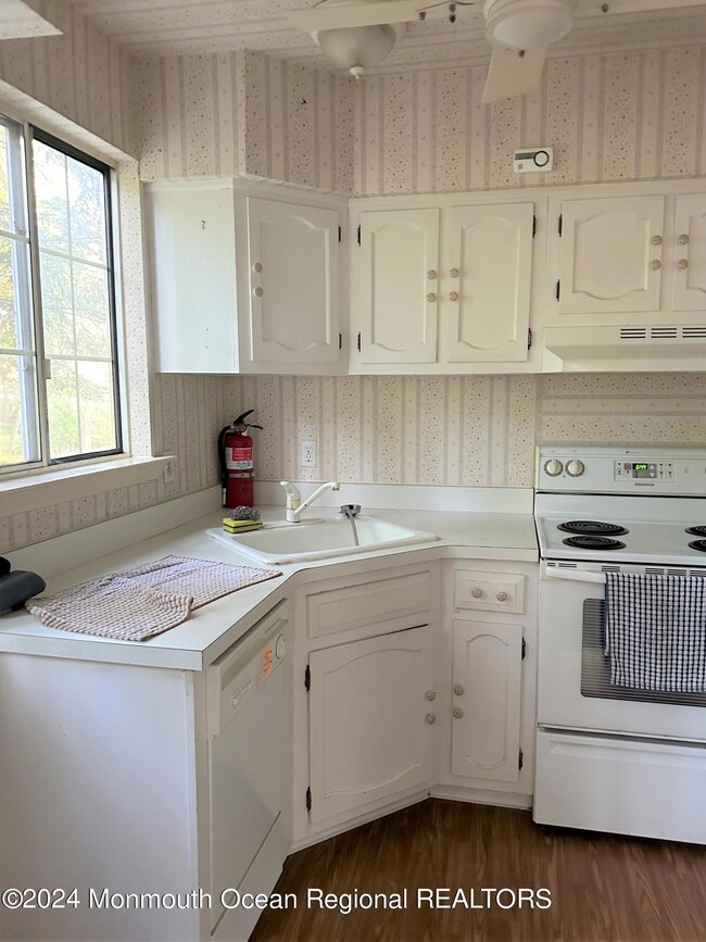 71D Sunset Rd unit 61, Whiting, NJ 08759 - photo 4