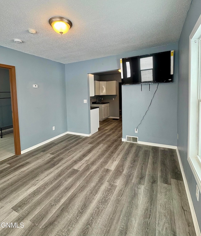 823 4th Ave W, Williston, ND 58801 - photo 6