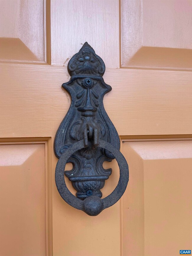 301 Georgetown Ln, Charlottesville, VA 22901 - photo 6