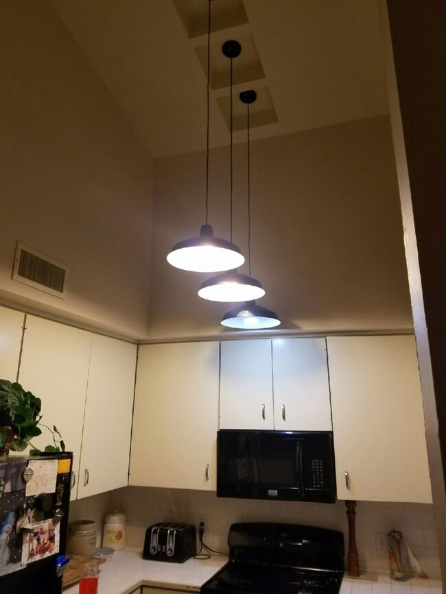 1621 W Adoue St unit 1621, Alvin, TX 77511 - photo 5