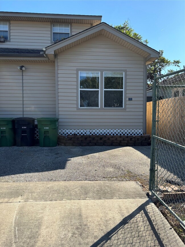 908 Enid St unit 1, Houston, TX 77009 - photo 3