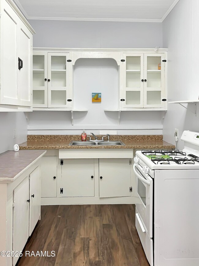 610 Charles St, New Iberia, LA 70560 - photo 4