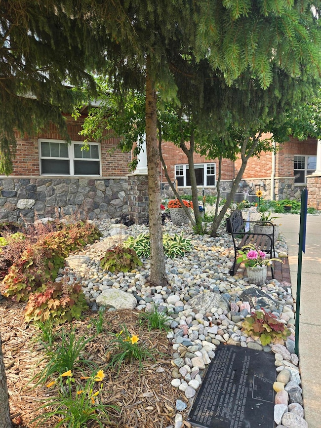 301 N Lake St unit 104, Cadillac, MI 49601 - photo 2