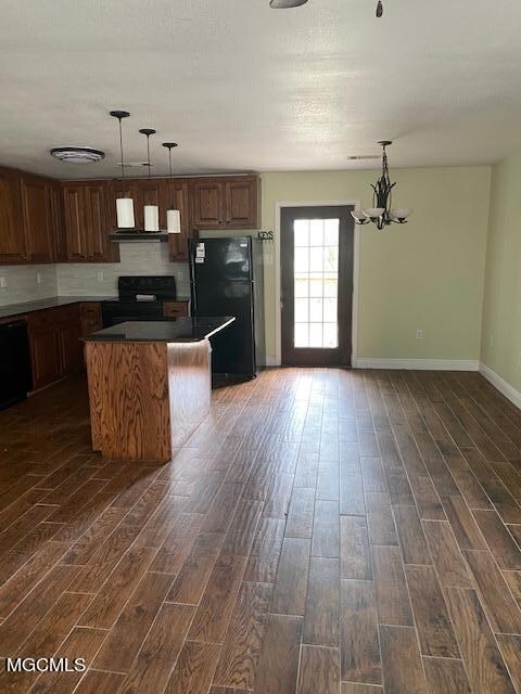 Kitchen & Dining