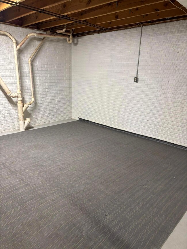 10541 Wilkins Run Rd NE, Newark, OH 43055 - photo 7