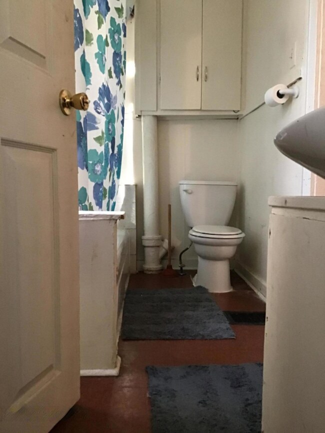 Bathroom 1st floor