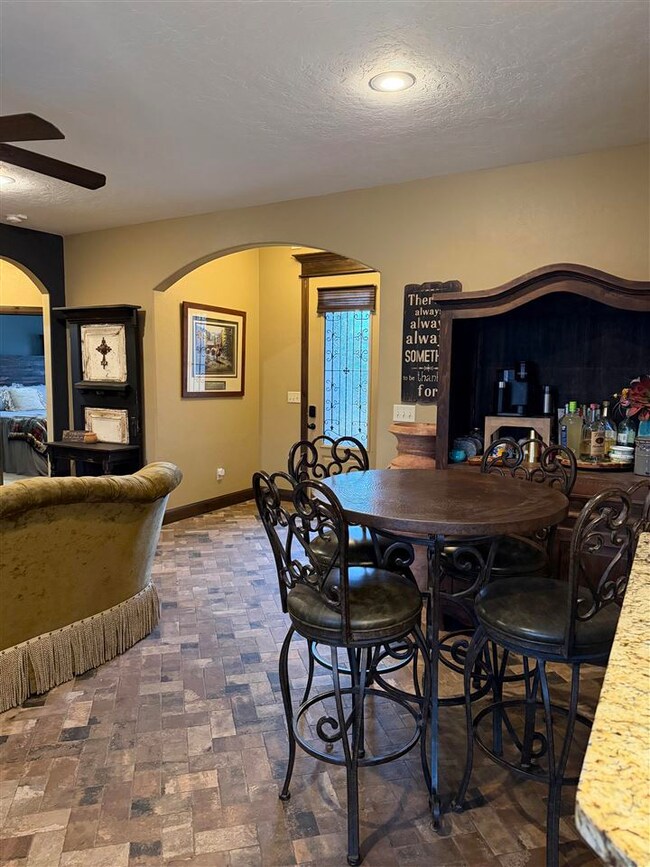 703 Meadow Ln, Cache, OK 73527 - photo 3