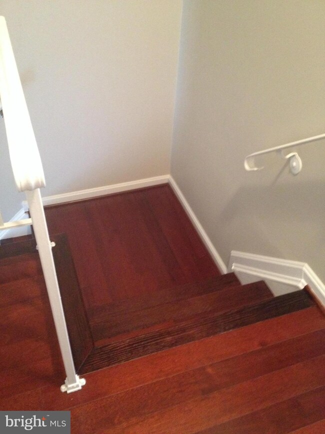 901 Hilldropt Ct, Capitol Heights, MD 20743 - photo 3