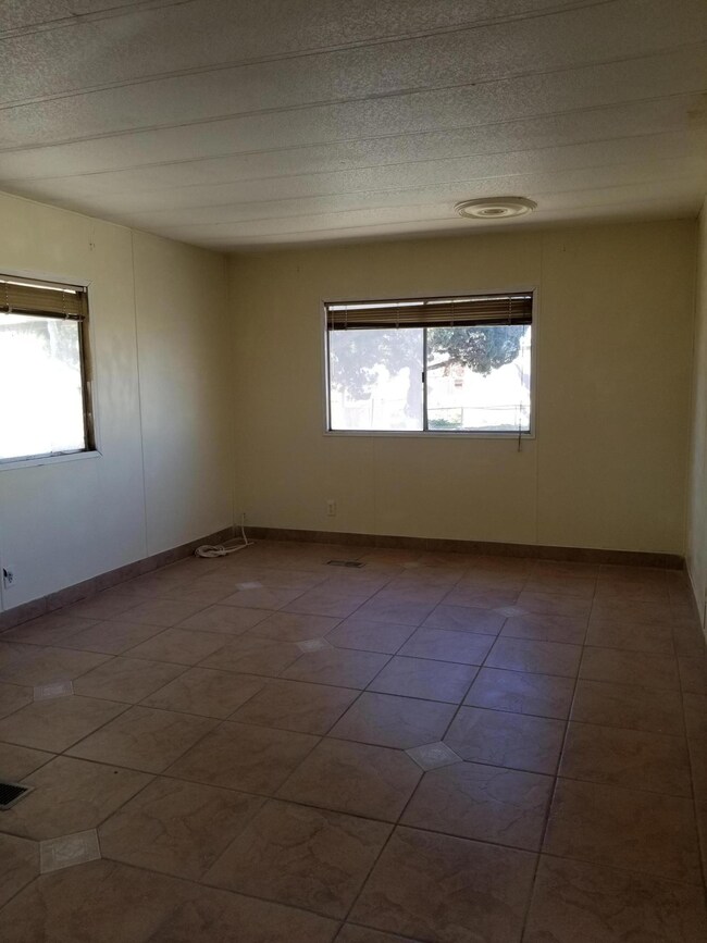 1601 Poso Dr unit 68, Wasco, CA 93280 - photo 5