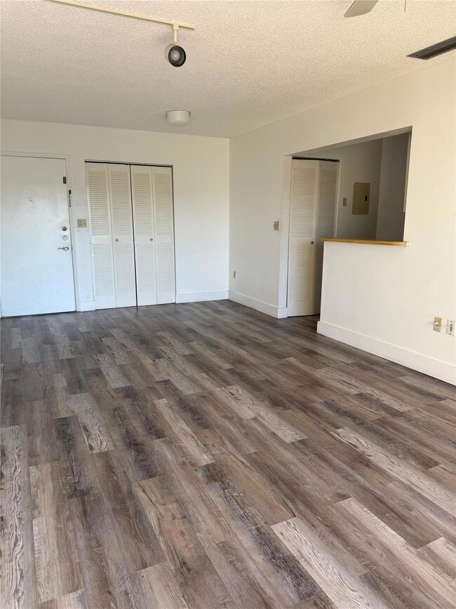 660 W Park Dr unit 206, Miami, FL 33172 - photo 6