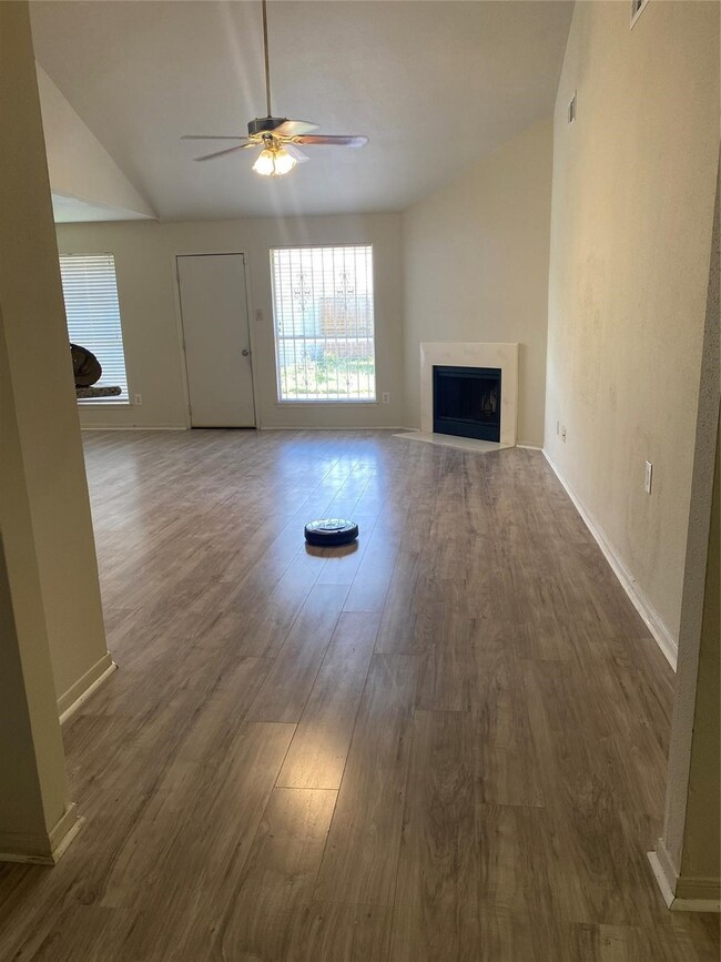 9402 Carmalee St, Houston, TX 77075 - photo 4