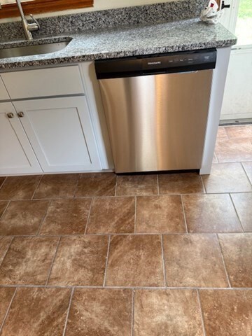 58-60 Pendleton Ave, Springfield, MA 01109 - photo 6